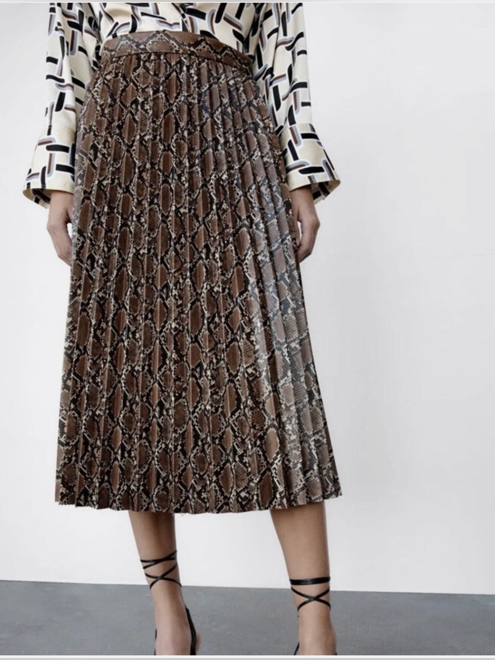 Zara Faux Leather Pleated Snakeskin Midi Skirt in brown., size L